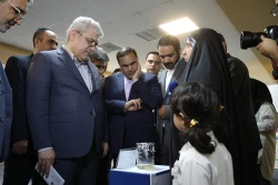 بازدید معاون علمی رئیس جمهور از شرکت های نانویی مسقر در پژوهشگاه پلیمر
 6